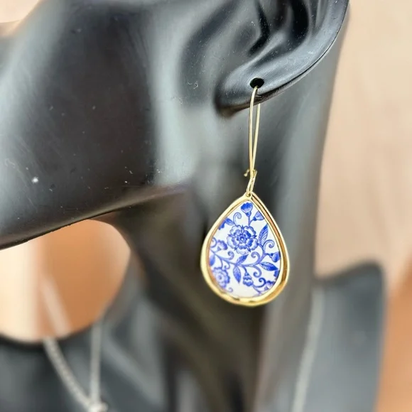 - Elegant Blue and White Porcelain TearDrop Earrings - Picture 6 of 7
